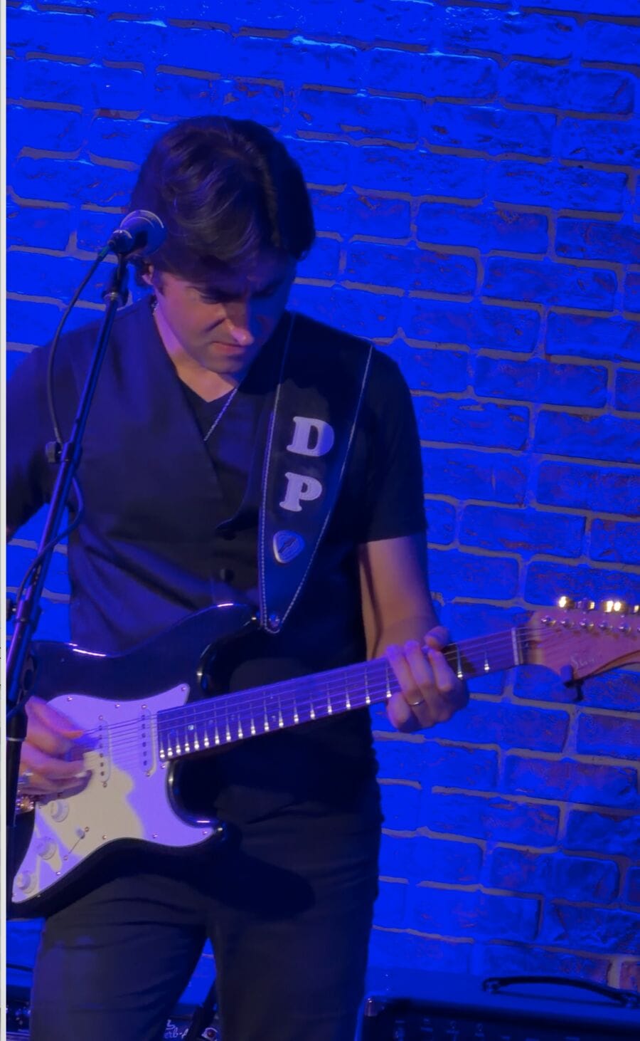 Davide Pannozzo playing guitar at Iridium NYC.